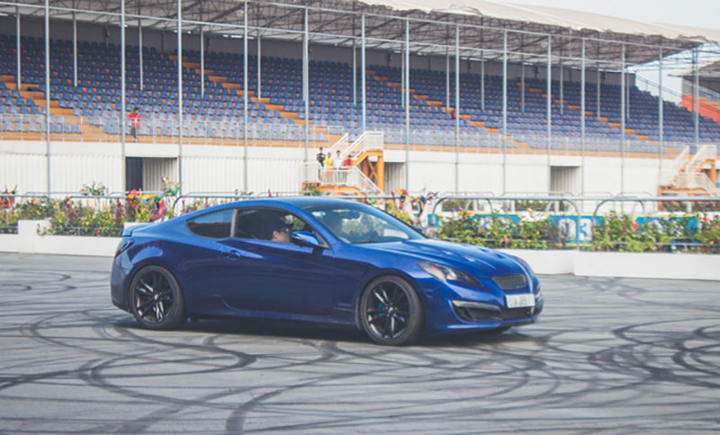 Đón năm mới, hàng loạt siêu xe, xe độ quần tụ tại trường đua Đại Nam